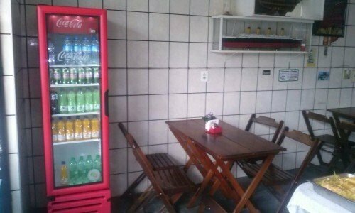 Lanchonete com pratos