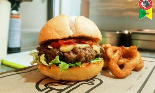 Hamburgueria em funcionamento
