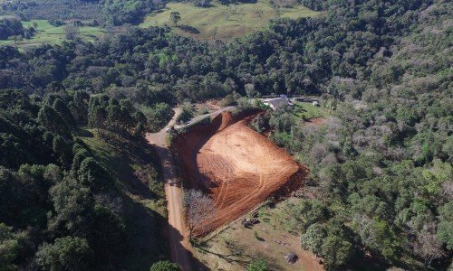 Sitio com fonte agua mineral