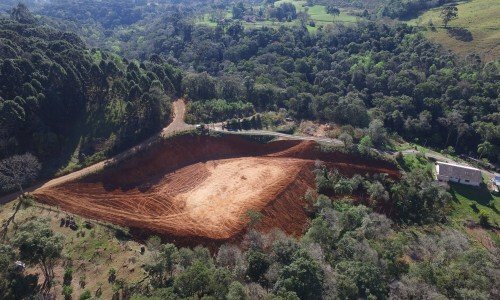 Sitio com fonte agua mineral