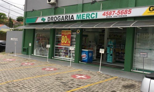 Vende-se Drogaria