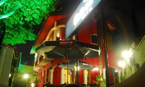 Excelente restaurante – ao lado de shopping center