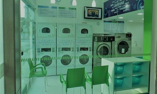 LAVANDERIA EM FUNCIONAMENTO