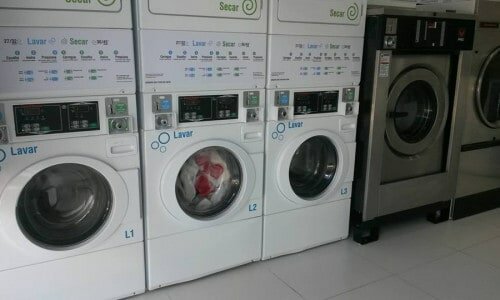 LAVANDERIA EM FUNCIONAMENTO