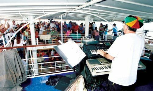 Barco Para 417 Pessoas, 3 Bares, Cozinha Industrial