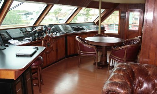 Barco Para 417 Pessoas, 3 Bares, Cozinha Industrial