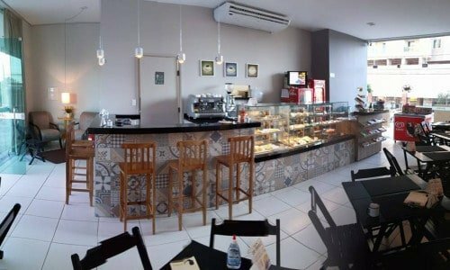 Cafeteria em plena atividade e excelente clientela
