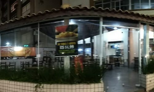 Restaurante em frente a praia
