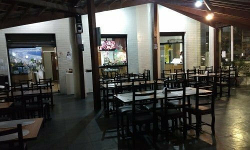 Restaurante em frente a praia