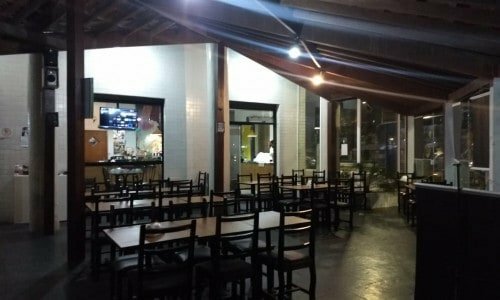 Restaurante em frente a praia