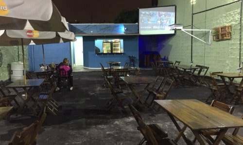 Vendo casa de espetos que também pode ser lava rápido e estacionamento