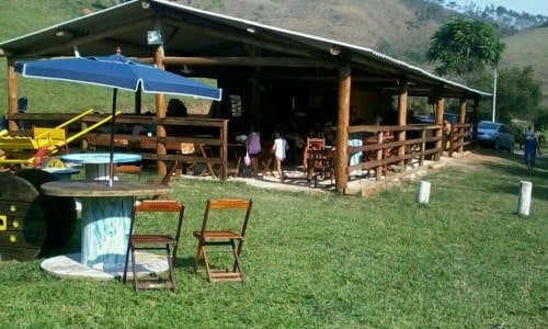Sítio, pousada, restaurante com cachoeira