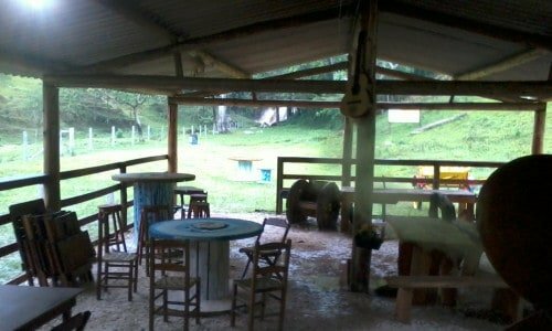 Sítio, pousada, restaurante com cachoeira
