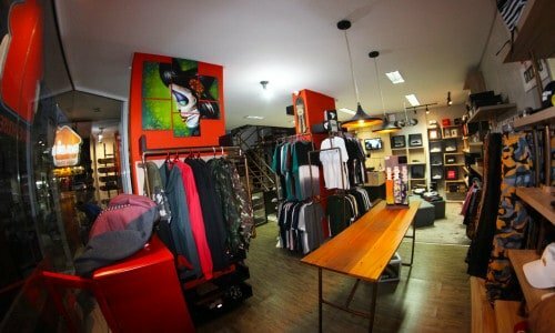 Vendo loja comercial em Balneário Camboriú , skateshop completa mercadoriasmóveis