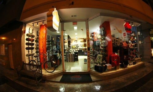 Vendo loja comercial em Balneário Camboriú , skateshop completa mercadoriasmóveis