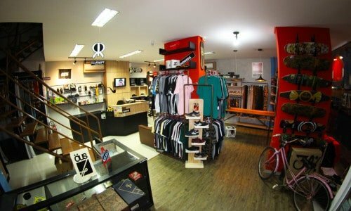 Vendo loja comercial em Balneário Camboriú , skateshop completa mercadoriasmóveis