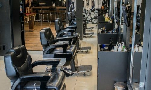 Barbearia com estética e estúdio de tattoo