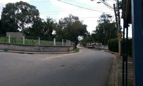 Vendo área maravilhosa toda murada