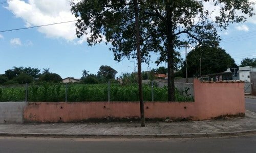 Vendo área maravilhosa toda murada