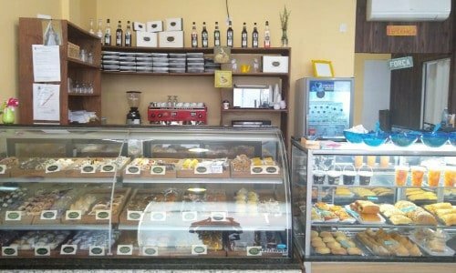 Cafeteria com franquia de doces incluso