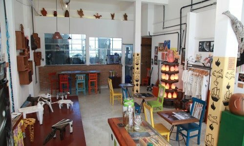 Loja Ampla, com Varanda, Cozinha translúcida Nova