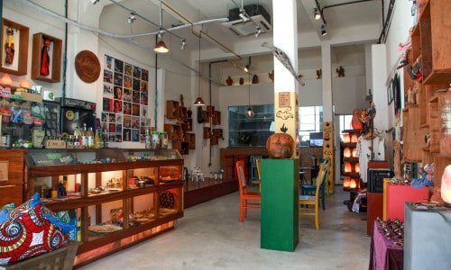 Loja Ampla, com Varanda, Cozinha translúcida Nova
