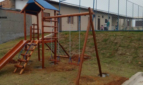 Casinha Do Tarzan  E Escorregador Eucalipto