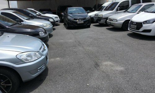 ESTACIONAMENTO E LAVA RAPIDO