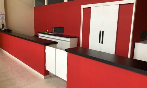 Pizzaria com cozinha central pronta para franquiar
