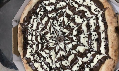 Pizzaria com cozinha central pronta para franquiar