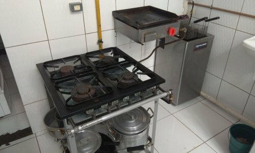 RESTAURANTE COM COZINHA INDUSTRIAL MONTADA E EQUIPADA NO RECREIO