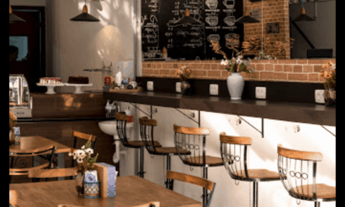 Cafeteria aconchegante em excelente ponto