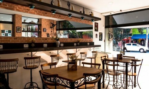 Cafeteria aconchegante em excelente ponto