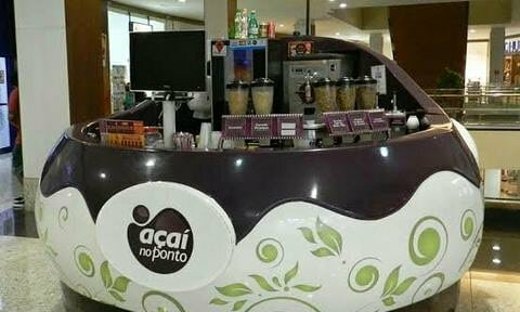 Quiosque dentro de faculdade de açaí, milkshake e sorvete