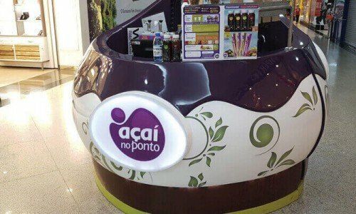 Quiosque dentro de faculdade de açaí, milkshake e sorvete