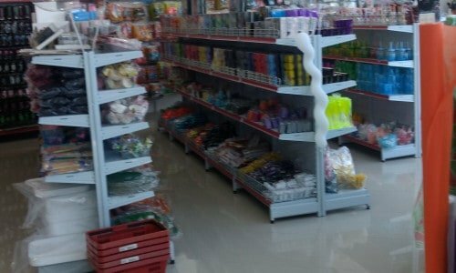 Vendo Loja artigos para festas/ montada e operando
