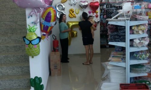 Vendo Loja artigos para festas/ montada e operando