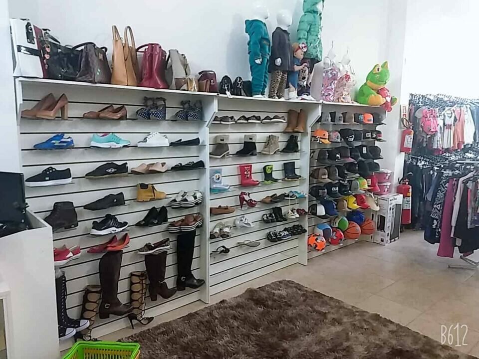 Linda loja com clientela formada e crediário próprio