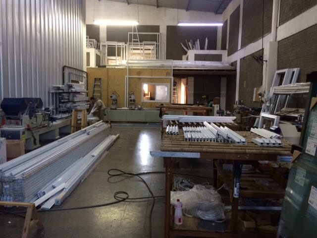 EMPRESA FABRICAÇÃO ESQUADRIAS PVC  CASAS PRÉ-FABRICADAS