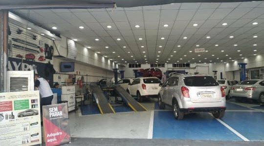 Centro automotivo autorizado de concessionária