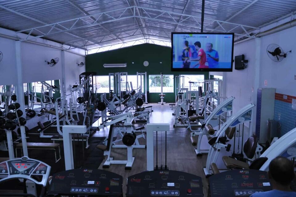 Academia de Ginástica, Yoga, Musculação e Lutas