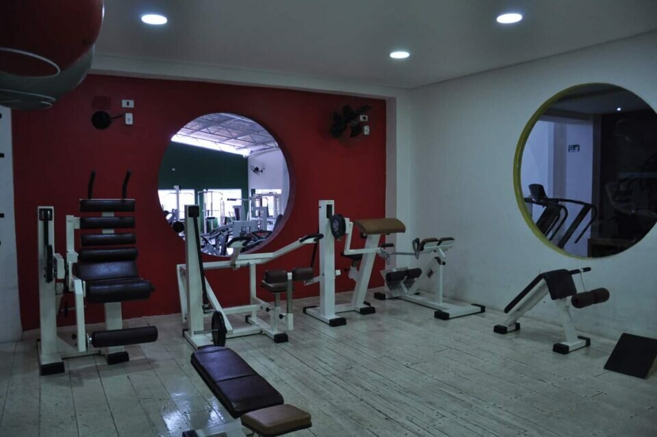 Academia de Ginástica, Yoga, Musculação e Lutas