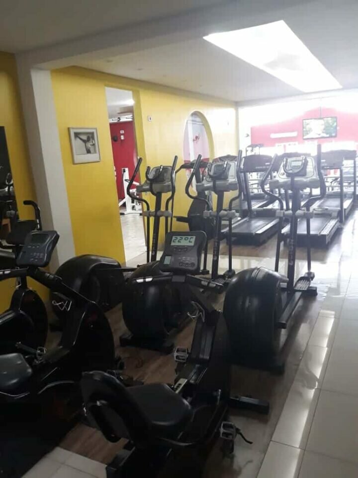 Academia de Ginástica, Yoga, Musculação e Lutas