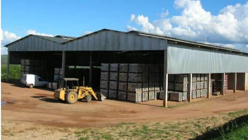 Telhas Teggo a 20 anos fabricando e vendendo  telhas de concreto coloridas