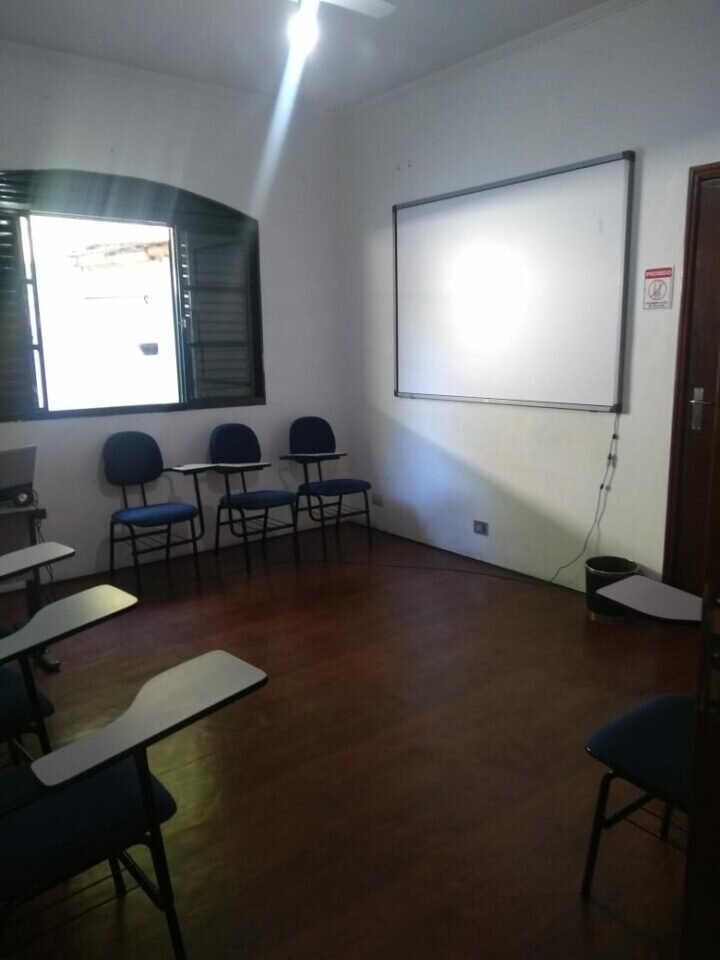 Vendo escola de idiomas/ franquia/ 50 anos de tradição