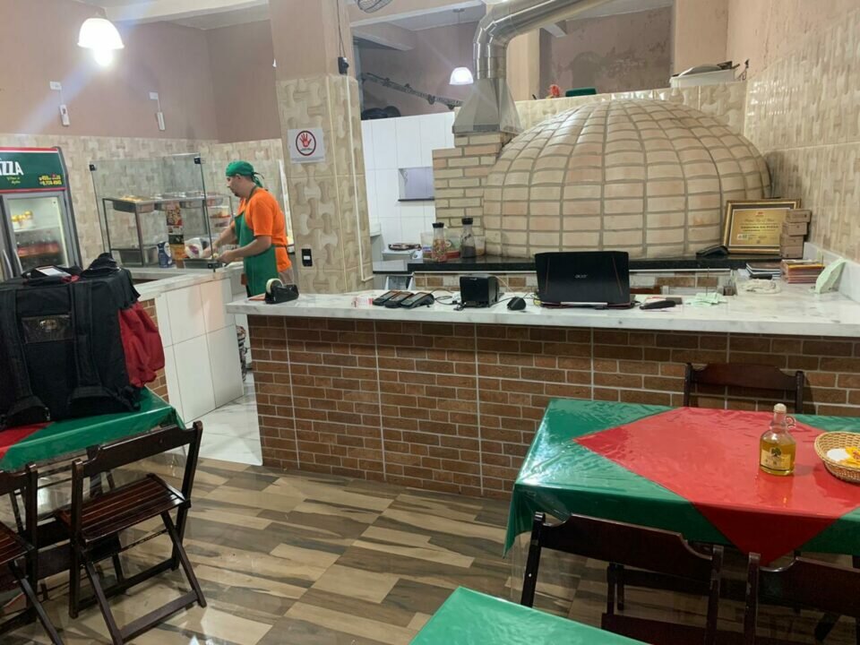 PASSO O PONTO DE PIZZARIA EM CARAPICUIBA