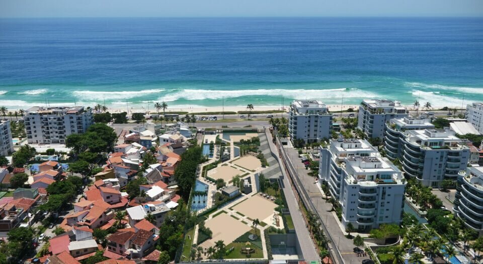 Lançamento de Cobertura frontal a Praia da Barra da Tijuca, Calçada