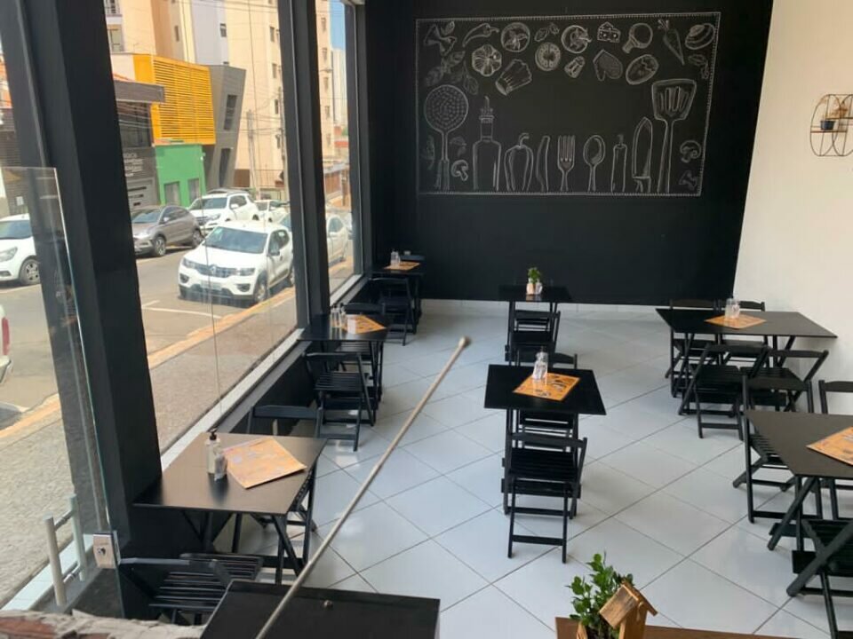 Restaurante mobiliado, equipado, em pleno funcionamento