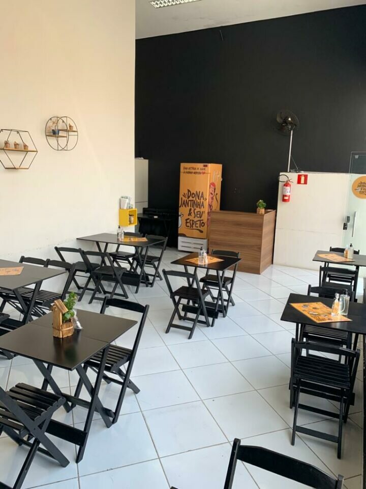 Restaurante mobiliado, equipado, em pleno funcionamento