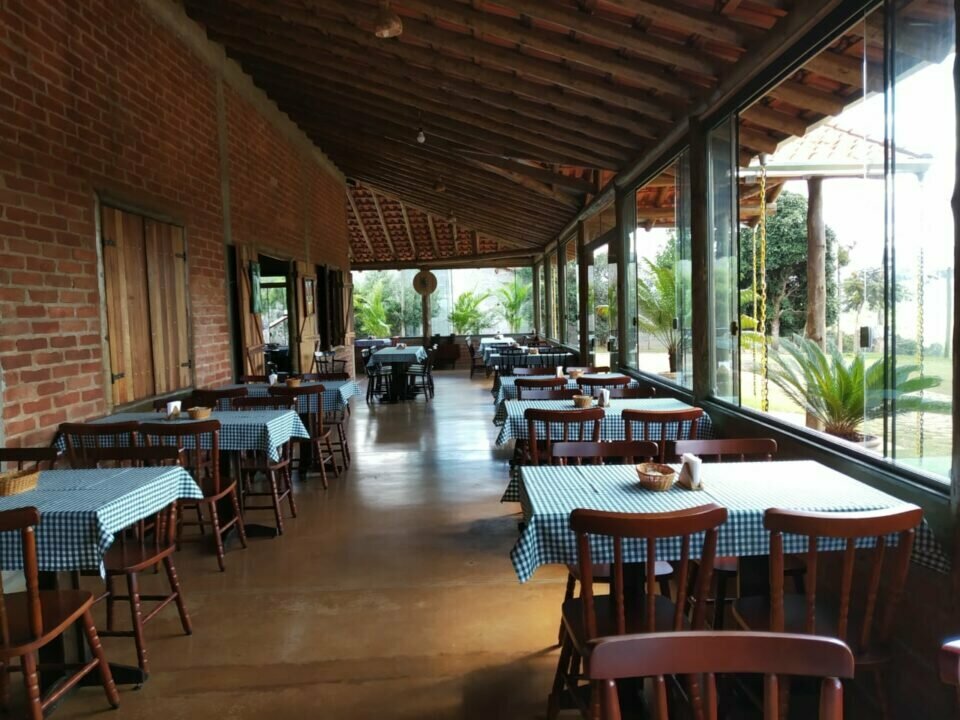 Restaurante à venda com ótimo faturamento e estrutura em Cambui-MG